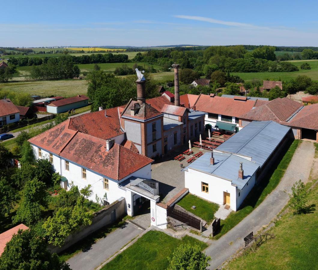 Pivovarsky Hotel Dalesice エクステリア 写真